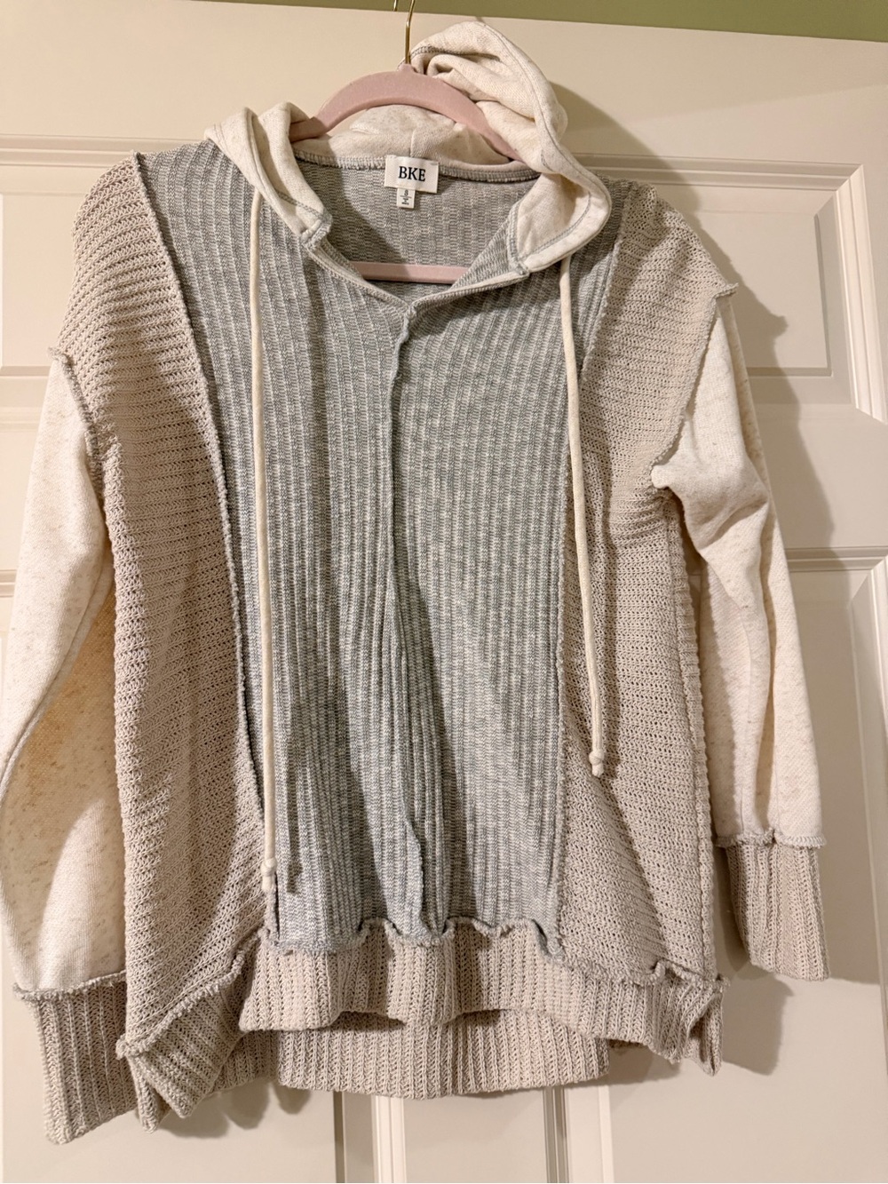 BKE Two-Tone Hooded Knit Pullover in Light Gray and Cream